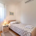 Revera Apartment *